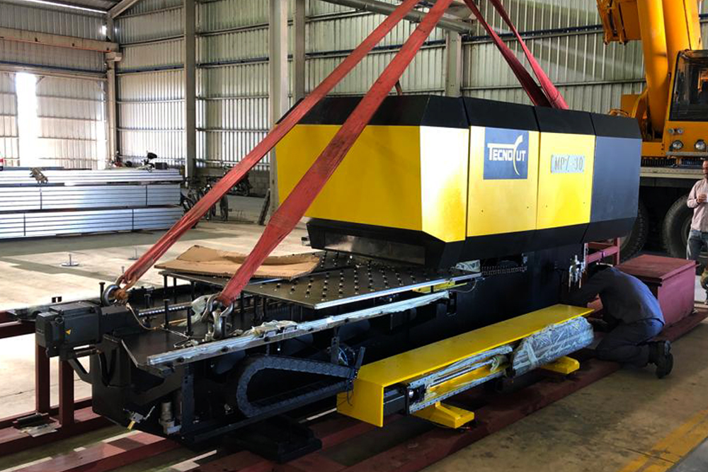 Punzonadora CNC de 3 ejes. - Córdoba Machines
